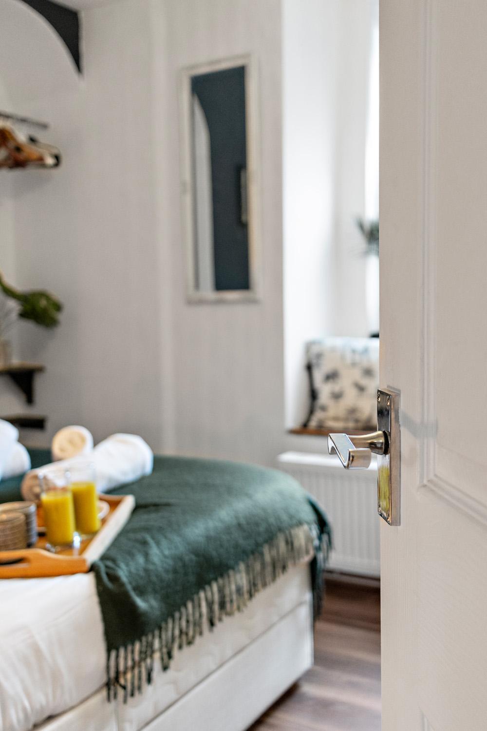 Stylish 2 Bed Apartment Near Beach, Parking, Wifi, Netflix Тинмут Екстериор снимка