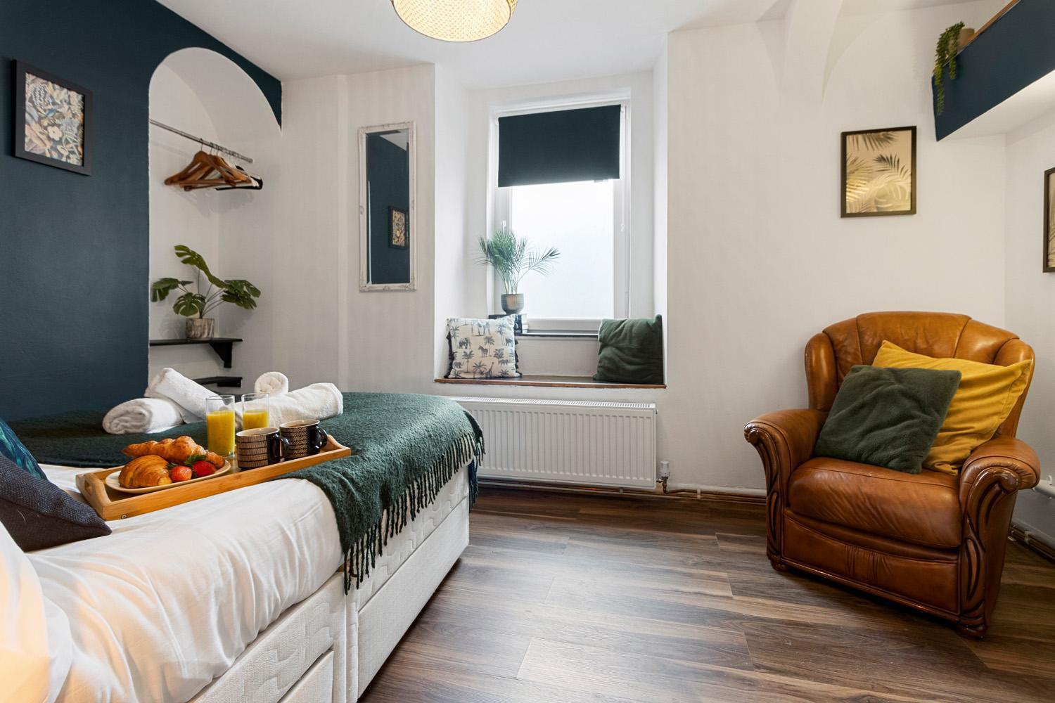 Stylish 2 Bed Apartment Near Beach, Parking, Wifi, Netflix Тинмут Екстериор снимка