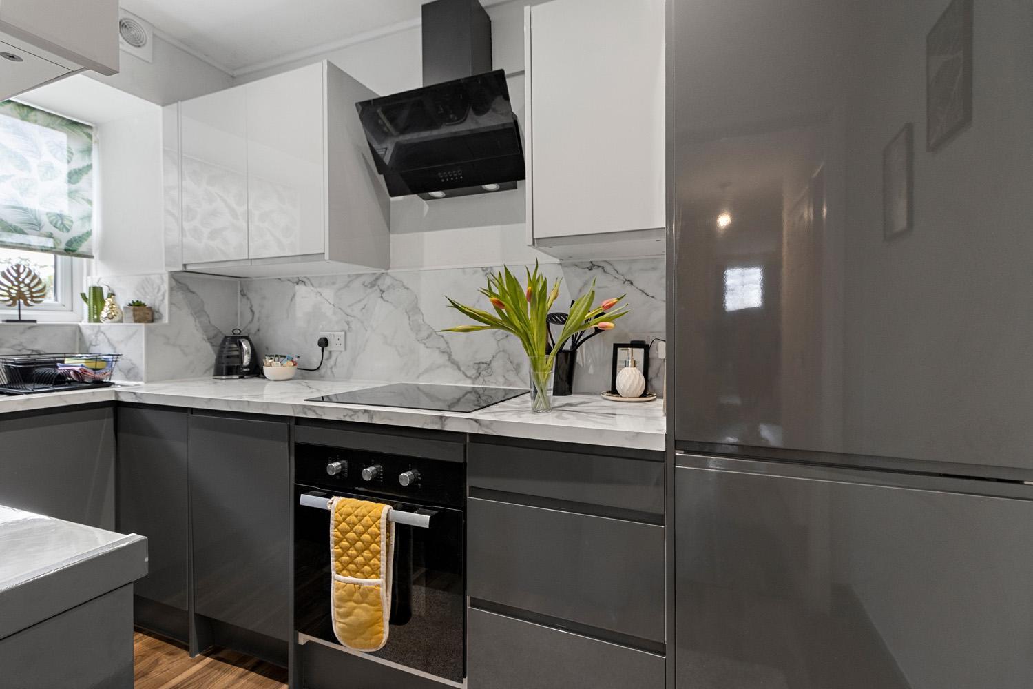Stylish 2 Bed Apartment Near Beach, Parking, Wifi, Netflix Тинмут Екстериор снимка