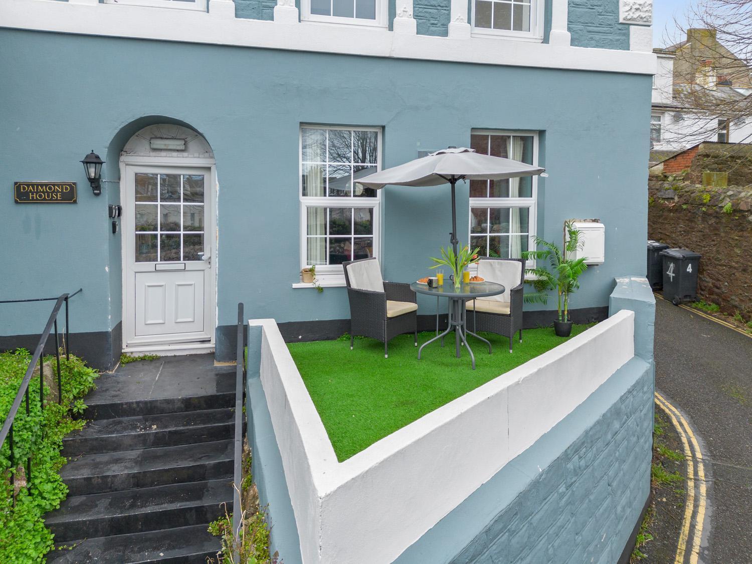 Stylish 2 Bed Apartment Near Beach, Parking, Wifi, Netflix Тинмут Екстериор снимка