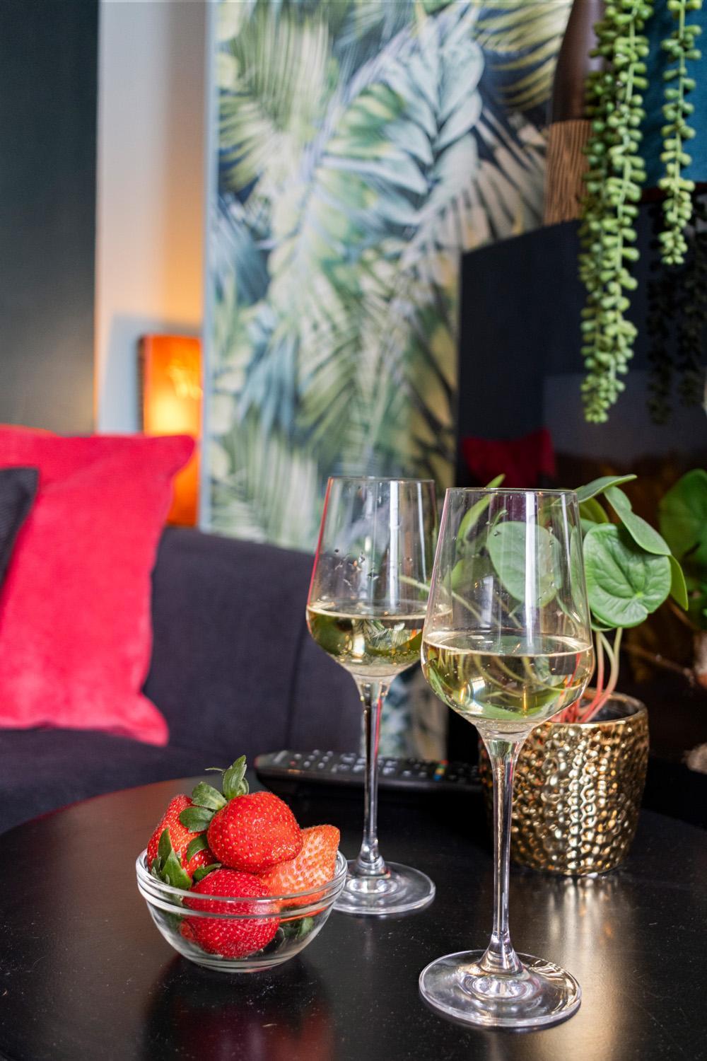 Stylish 2 Bed Apartment Near Beach, Parking, Wifi, Netflix Тинмут Екстериор снимка