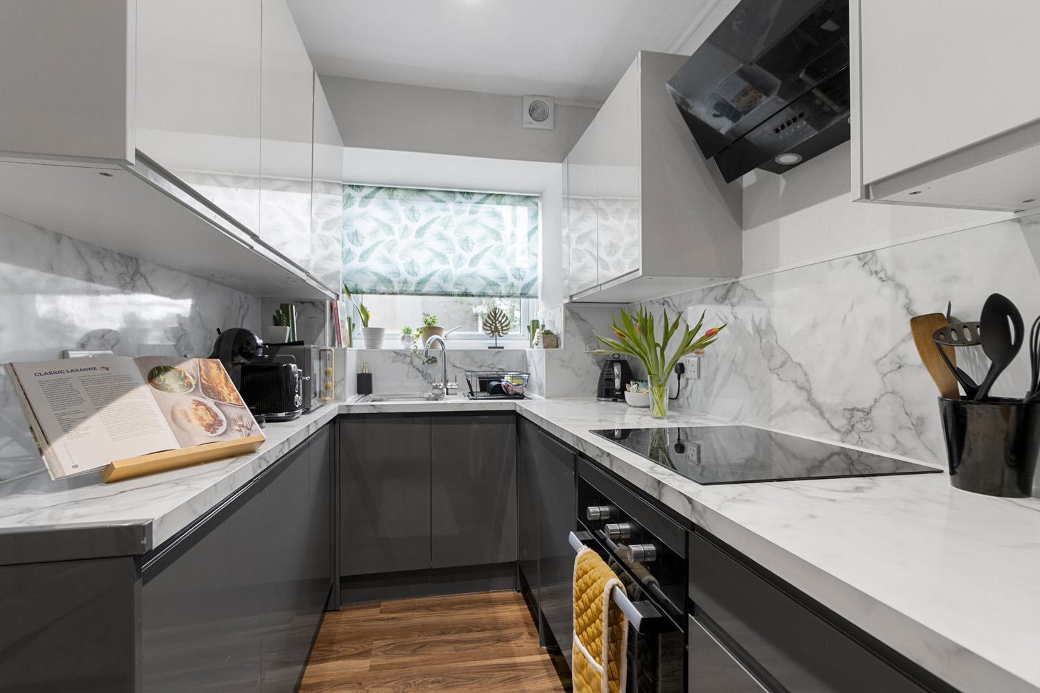 Stylish 2 Bed Apartment Near Beach, Parking, Wifi, Netflix Тинмут Екстериор снимка