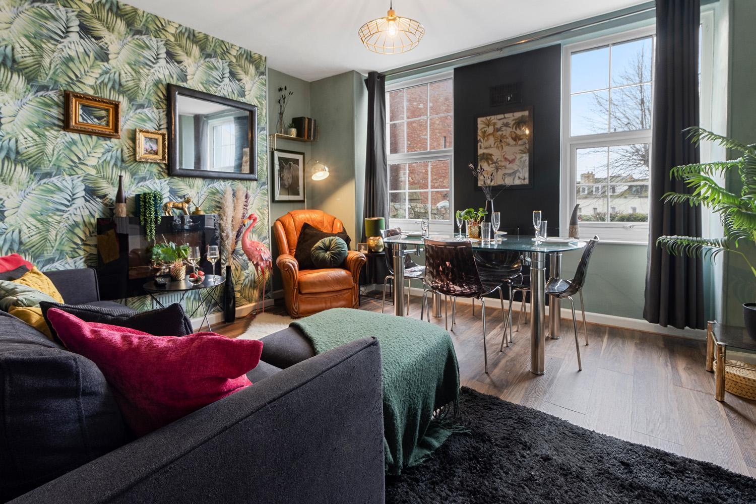 Stylish 2 Bed Apartment Near Beach, Parking, Wifi, Netflix Тинмут Екстериор снимка